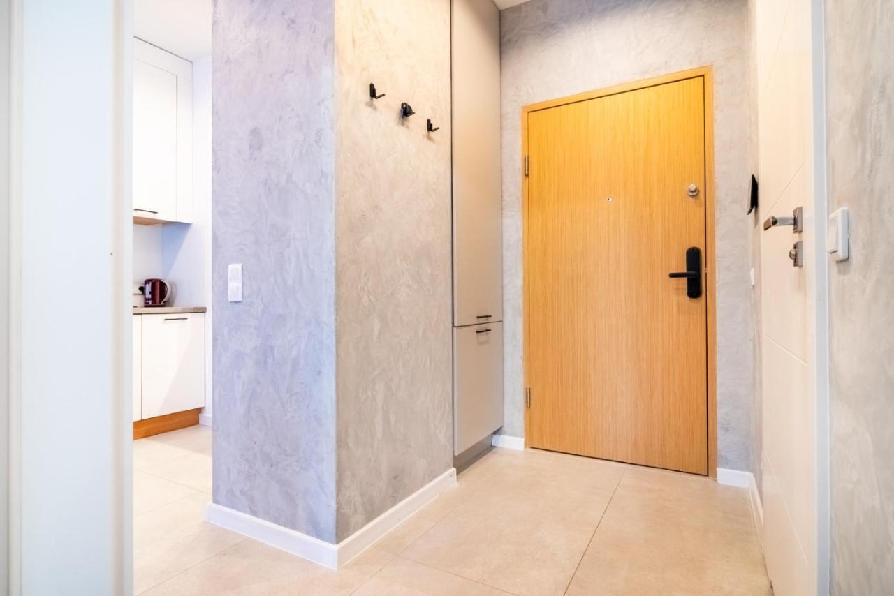 Apartamentysnu, Wola Premium III Z Parkingiem Varşovia Exterior foto